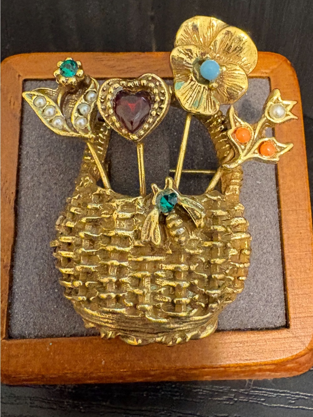 Goldette pin brooch vintage 2” basket flowers bee gold tone rhinestones